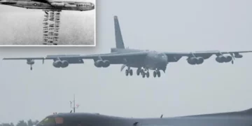 Aeroplani i “ditës së gjykimit” shihet përsëri duke fluturuar ulët mbi Kaliforni — ndërsa tensionet me Iranin rriten ndjeshëm