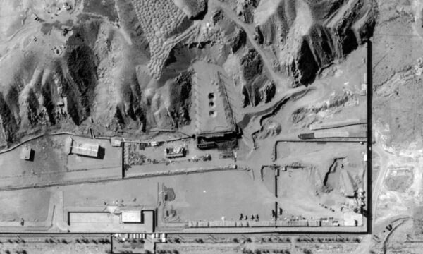 Izraeli thotë se ka sulmuar centralin bërthamor iranian