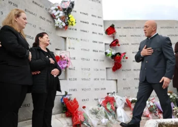 Haradinaj: Trimat e UÇK-së në tokë dhe NATO në qiell, i dhanë fund synimit serb për shfarosje