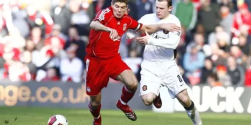Rooney e cilëson Gerrardin mesfushorin më të kompletuar në histori të Ligës Premier