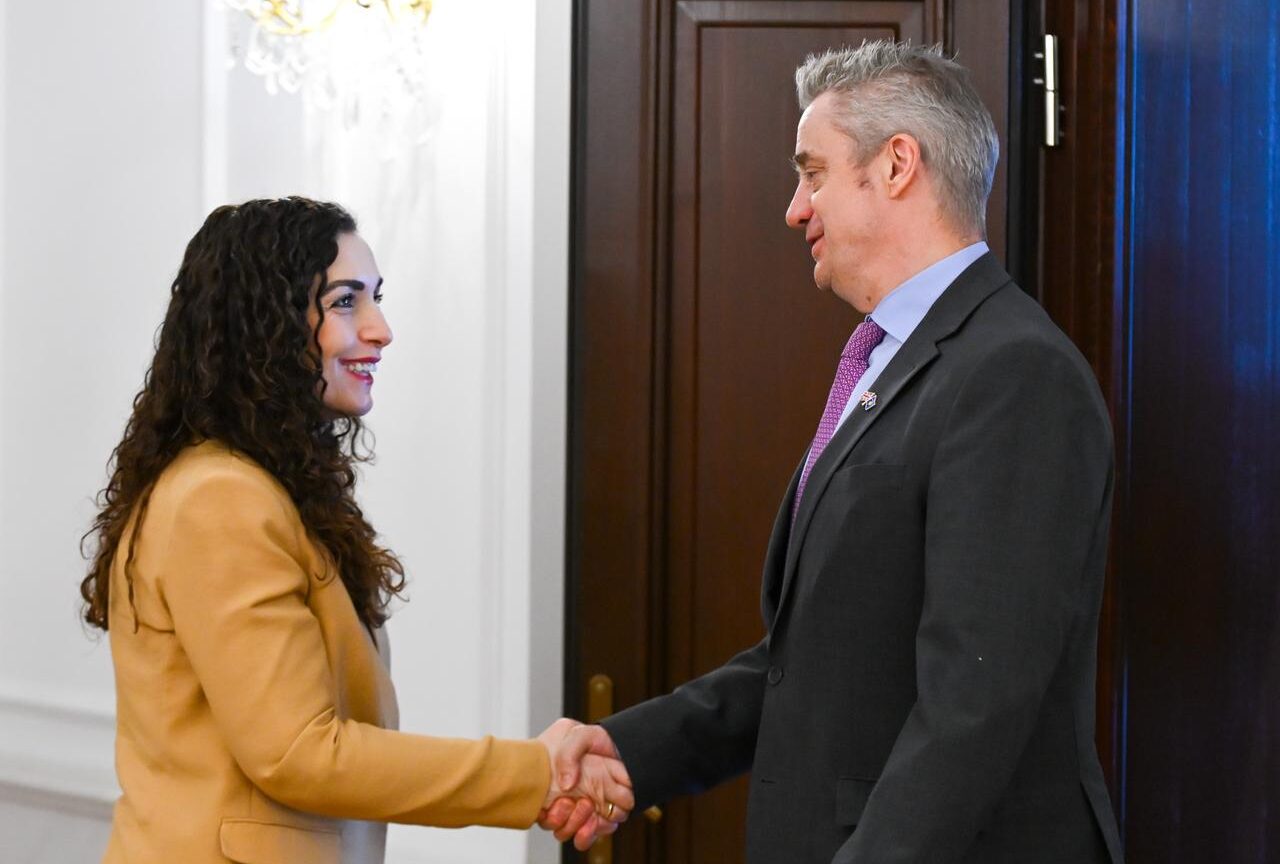 Osmani takohet me Hargreaves: Gjuha kërcënuese e papranueshme në diskursin publik