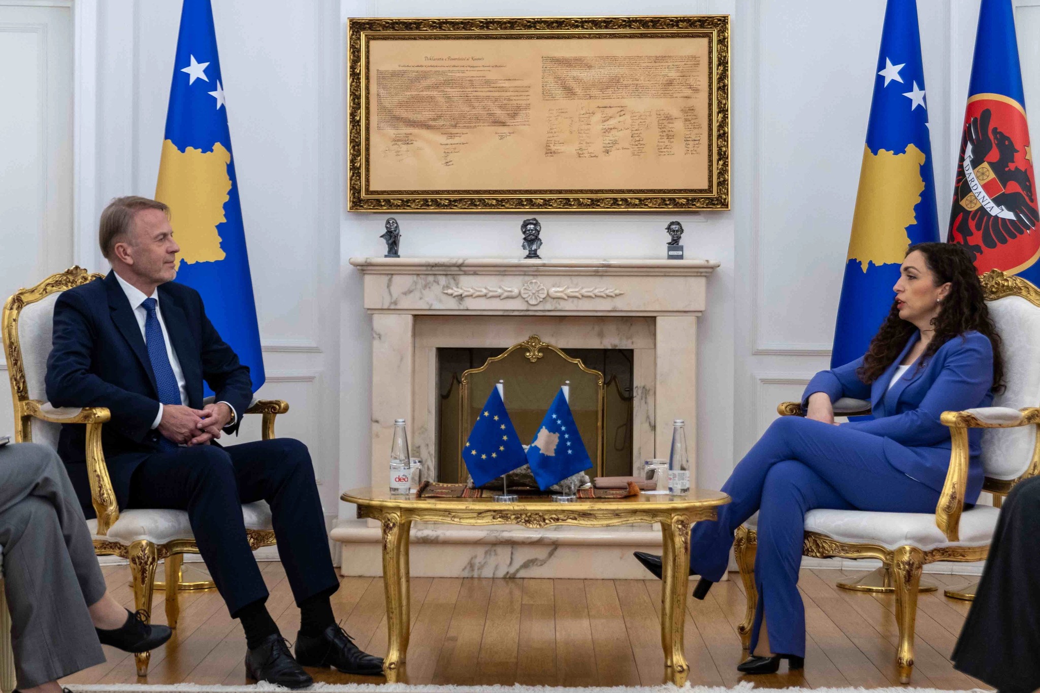 Vjosa Osmani priti në takim lamtumirës ambasadorin e BE-së në Kosovë, Aivo Orav