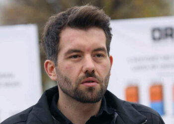 Dje i fajësoi rëndë familjarët, sot Rron Gjinovci kërkon falje