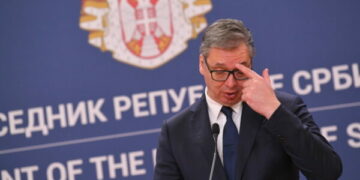 Vuçiq bën krahasim absurd mes bombardimeve të Serbisë dhe sulmit ndaj Iranit, sulmon SHBA-në