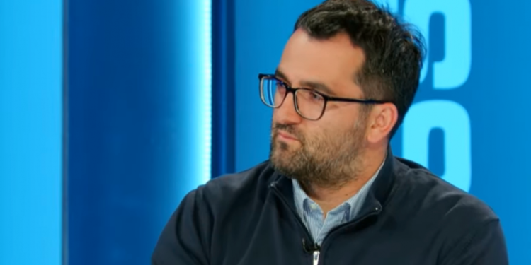 Nushi: Shkëlzen Gashi e ka shitë librin e masakrave nëpër diasporë kah 55 franga