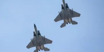 36 orë i vetëm në shkretirën e Isfahanit derisa Irani jepte para për kokën e tij, si e shpëtoi CIA pilotin amerikan përmes rrahjeve të zemrës