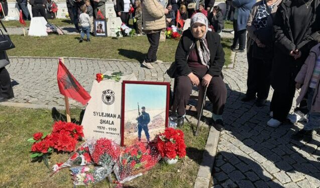 “18 vjet se kam parë djalin, është ardhë dhe u vra”, rrëfimet prekëse të familjarëve në 27-vjetorin e Betejës së Koshares