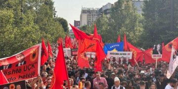 Studentët e Pejës sot në protestë, kërkojnë mbrojtjen e vlerave të UÇK-së