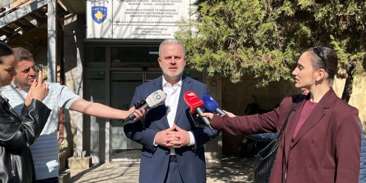 Visar Azemi dëshmon në Polici rreth njehsorëve elektrikë