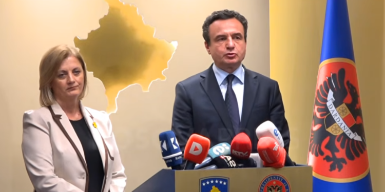 Kurti del në konferencë bashkë me Feride Rushitin: Sjellja e opozitës, joshtetërore dhe antiinstitucionale