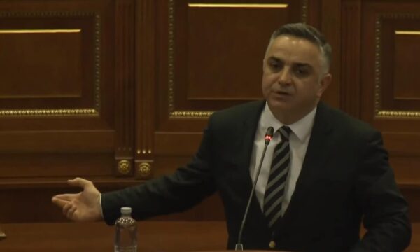Tahiri: AAK do e votojë Byronë për Konfiskimin e Pasurisë, le t’na hetojë mua e Kurti të partë, të këqyrim kush sa ka