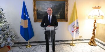 U shkarkua nga detyra, reagon “me përvujtëni” ambasadori Miftari