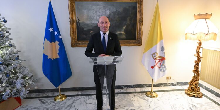 U shkarkua nga detyra, reagon “me përvujtëni” ambasadori Miftari