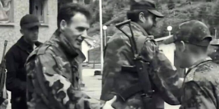 Fatmir Limaj me fotografi të rralla përkujton 27-vjetorin e Betejës së Koshares: Lavdi të rënëve për lirinë e Kosovës