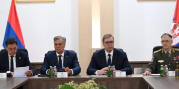 Vuçiq me Dodikun e oficerë ushtarakë: Gjendja e sigurisë e ndërlikuar për shkak të aleancës Prishtinë-Tiranë-Zabreg, të armatosemi