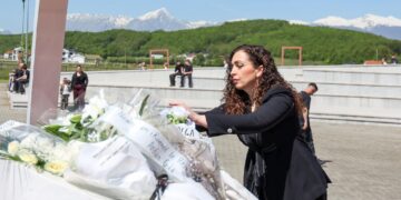 Osmani: Kujtimi i masakrës së Mejës të shërbejë si udhërrëfyes për të ardhmen