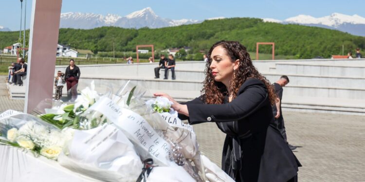 Osmani: Kujtimi i masakrës së Mejës të shërbejë si udhërrëfyes për të ardhmen