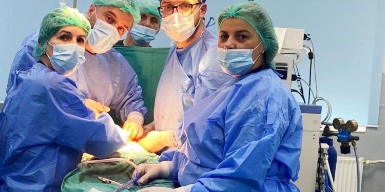 Në spitalin e Mitrovicës kryhet një operacion i kancerit të vezoreve në stad të avancuar