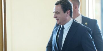 Diskutimet për Presidentin/ Kurti mbërrin në Kuvend për takimin me Abdixhikun