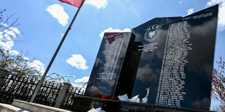 Kurti përkujton Masakrën e Rezallës: Serbia ende fsheh varreza masive të luftës në Kosovë