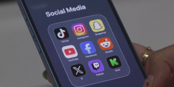 BE zbardh shkeljet e Metës: Nuk po bën mjaftueshëm për të mbajtur fëmijët larg Instagramit dhe Facebookut