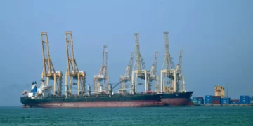 Sulmohet edhe anija e tretë në Ngushticën e Hormuzit