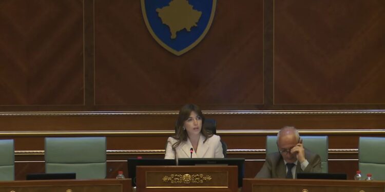 Haxhiu ia tërheq vërejtjen Haradinajt: Kujdes me gjuhën, mos e keqpërdor foltoren