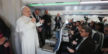 Papa u bën thirrje SHBA-ve dhe Iranit të rikthehen në negociatat e paqes