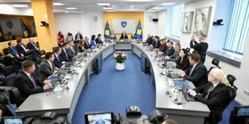 Muharremi: Gjermania me 84.1 milionë banorë i paska vetëm 16 ministri, Kosova me 1.5 milionë banorë me 19 ministri