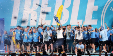 Manchester City, një anëtar i Tripletës nxjerr në ankand medaljet: mund ti duhen para