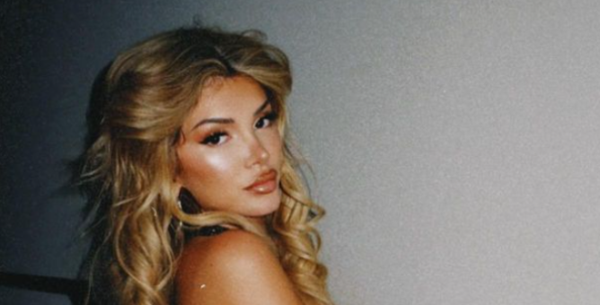 Era Istrefi ndez rrjetin duke ekspozuar asetet e saj trupore (VIDEO)