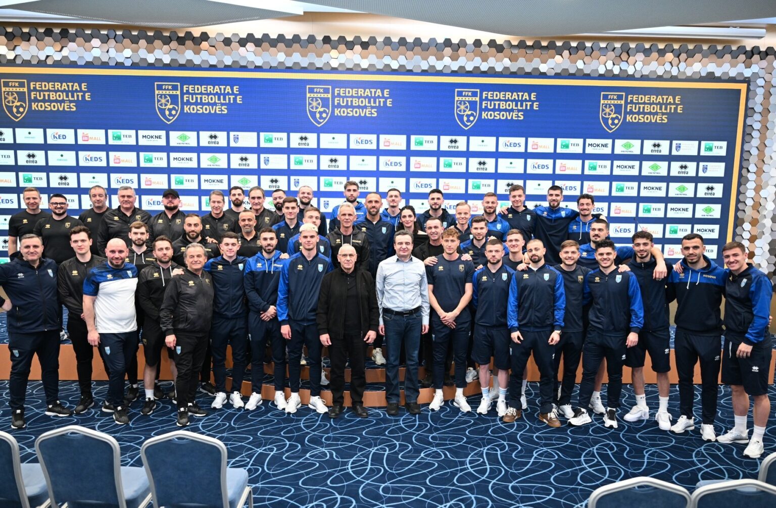 Kryeministri Albin Kurti mesazh Kombëtares së Kosovës: Ju lutem t’i qëndroni fort rrugëtimit drejt Kampionatit Evropian