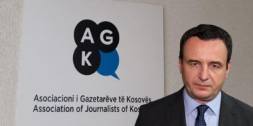 AGK dënon retorikën nxitëse dhe akuzuese të kryeministrit Kurti kundër mediave dhe gazetarëve