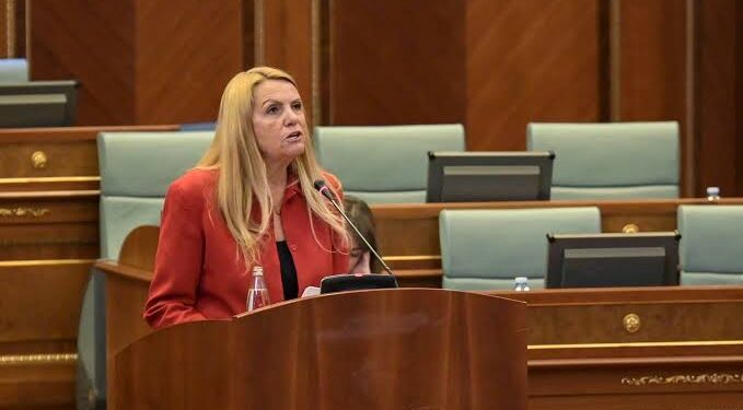 Time Kadriaj e ashpër me Donika Gërvallën: Mos ta faltë Zoti evladin e keq, se ta fëlliqë emrin e familjes