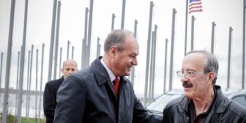 Ish-kryediplomati i Kosovës kujton takimet me kongresistin Engel: Mbështetja e tij nuk ishte vetëm politike