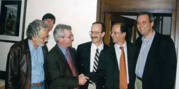 Eliot Engel për Rugovën: Gjigant si Desmond Tutu, njeriu i duhur për ta udhëhequr Kosovën drejt pavarësisë