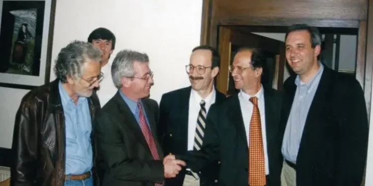 Eliot Engel për Rugovën: Gjigant si Desmond Tutu, njeriu i duhur për ta udhëhequr Kosovën drejt pavarësisë