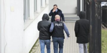 Një polic arrestohet nën dyshimin për ngacmim