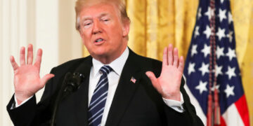 Trump thotë se Kina do të përballet me një tarifë prej 50 për qind nëse transferon armë në Iran