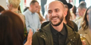 Kurti me 16 euro në bankë, zëdhënësi i tij me mbi 57 mijë euro ‘cash’ dhe mbi 400 mijë euro pasuri