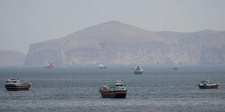 Ligjvënësi iranian: Ngushtica e Hormuzit nuk do të kthehet në gjendjen para luftës