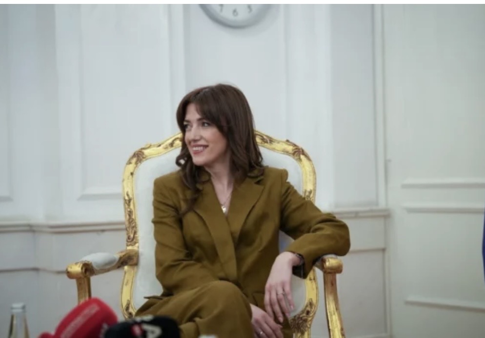 Albulena Haxhiu bën ndryshimin e parë si u.d. presidente
