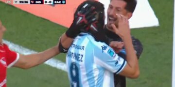 Ndodh edhe kjo në Argjentinë, portieri shkon ta përqafojë rivalin pasi humbi penalltinë