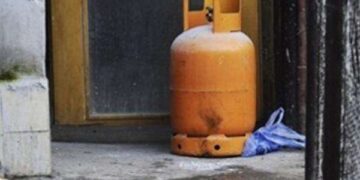 Nga ndezja e zjarrit në Skënderaj shpërthyen dy bombola gazi duke lënë të lënduar një të mitur