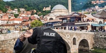 Prizren dy raste nga policia: Tre të dyshuar arrestohen në flagrancë  – pronarit i kthehet ari e bizhuteritë – një person pranon së paku pesë vjedhje