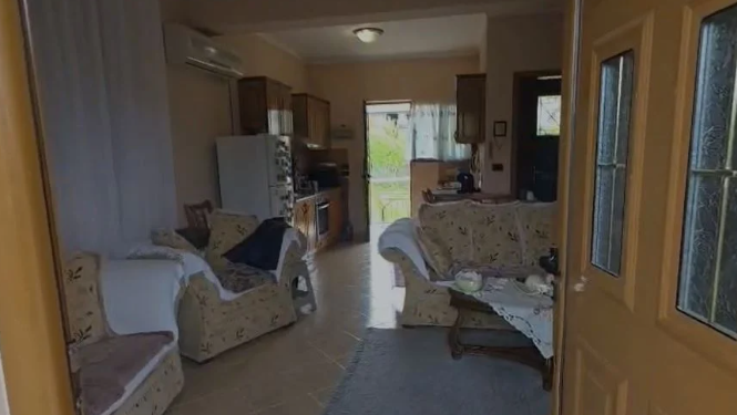 U fut për të vjedhur, hajni gjendet i vde’kur brenda shtëpisë – i ngeci trupi në dritare