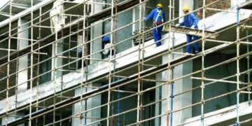 E dhimbshme: Humb jetën punëtori pasi bie nga kati i shtatë