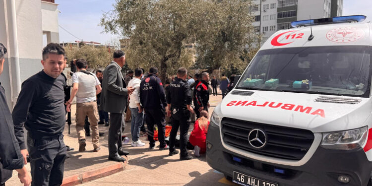 Arrestohet babai i sulmuesit të shkollës në Turqi