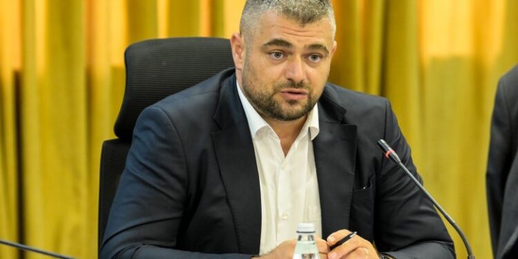 Andin Hoti sfidon PDK-në: Nëse mendoni se Albin Kurti po e shfytëzon emrin tim atëherë provoni të më kandidoni për President