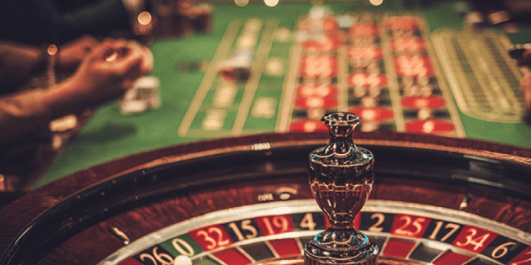 Bastisje në 15 lokacione në Skenderaj për bixhoz ilegal – këta janë të dyshuarit, disa ndalohen për 48 orë